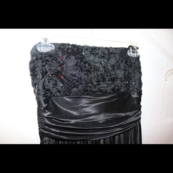 Black Ball gown - Picture 3 of 3